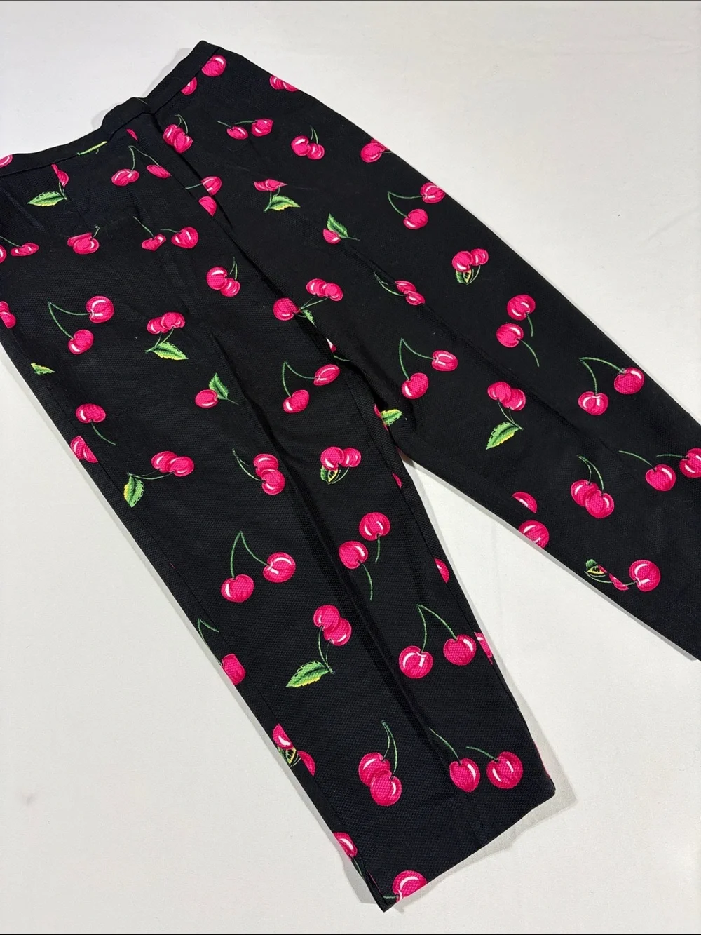 Briggs New York Black Cherry Print Capris size 8